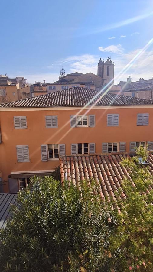 Sunny Apartment With Nice View In History City Center Aix-en-Provence Kültér fotó
